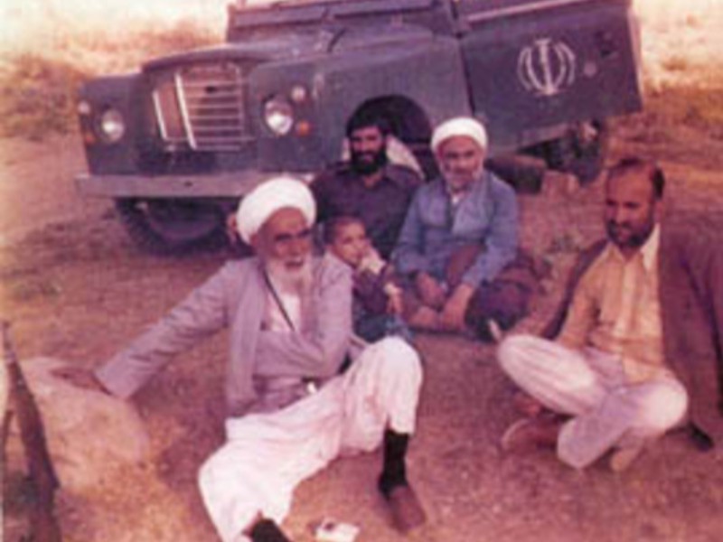 روایت عالمی که در هر جا دفن شود عذاب از آن قبرستان دور می شود