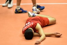 پرش صابر کاظمی به سمت خط پایان/درمان ستاره جوان والیبال ایران با «معجزه پول»!