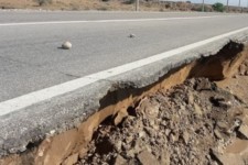 امام جمعه دهلران: اگر نمی‌توانید راه را درست کنید تا خودمان اقدام کنیم