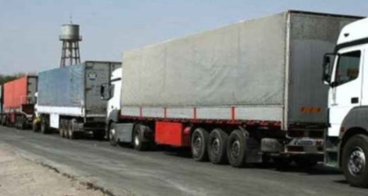 ممنوعیت تردد کامیون‌ها در محورهای مواصلاتی ایلام در ۱۳ فروردین