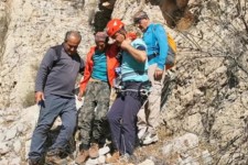 نجات جوان 18 ساله در ارتفاعات تنگه بهرام چوبین «دره‌شهر»