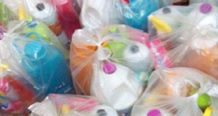 توزیع ۲۰۰ سبد بهداشتی در بین نیازمندان ملکشاهی