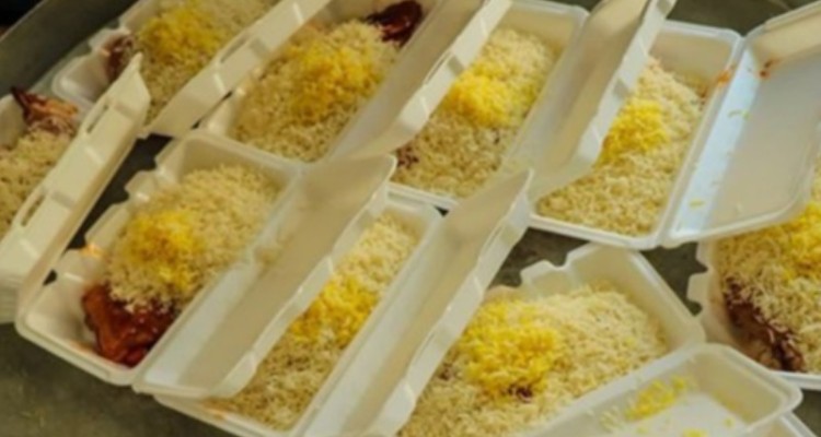 طبخ و توزیع 20 هزار پرس غذای گرم میان نیازمندان ایلامی