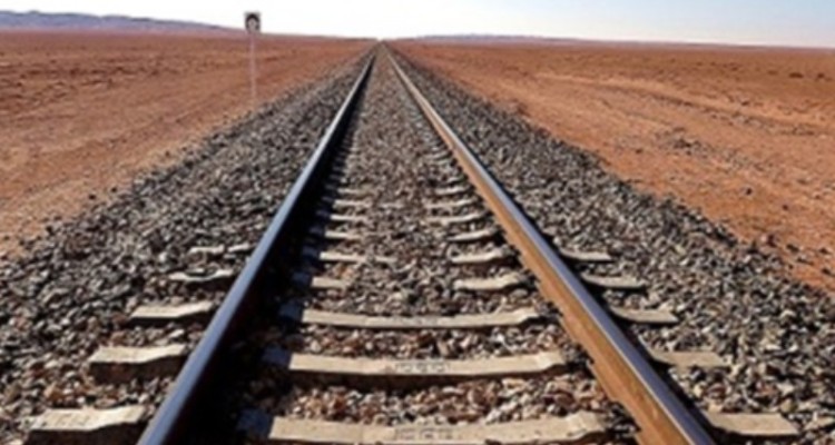 مرز مهران از دو مسیر به شبکه ریلی کشور متصل می‌شود