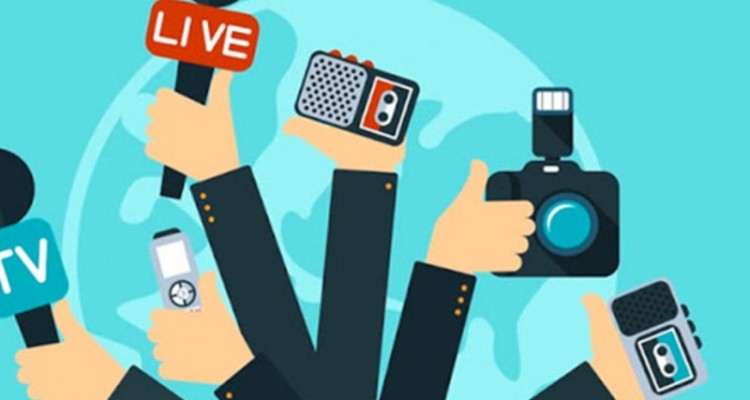 قلم اصحاب رسانه آب به آسیاب دشمن نریزد