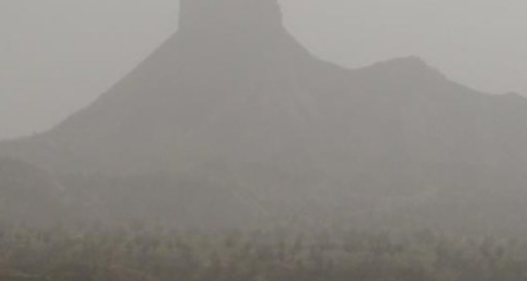 گرد و غبار ادارات استان ایلام را تعطیل کرد