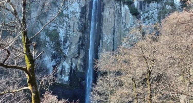 عکس/ نمایه پاییزی از بلندترین آبشار ایران