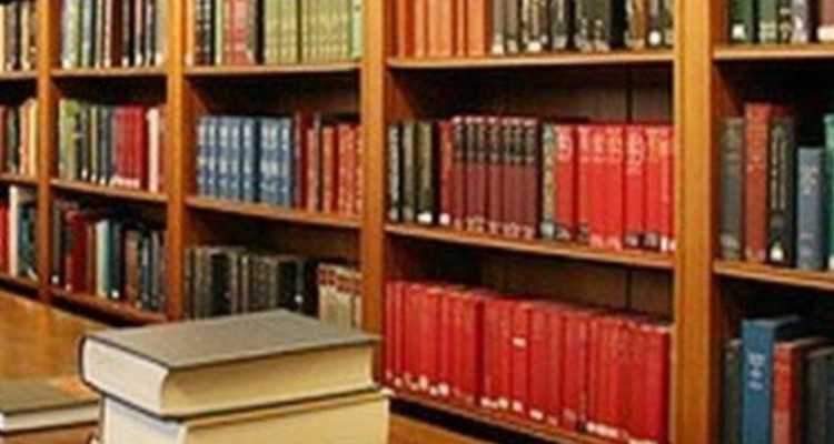 اهدا ۱۰۰ نسخه کتاب توسط فعال فرهنگی به کتابخانه پیامبر اعظم (ص)