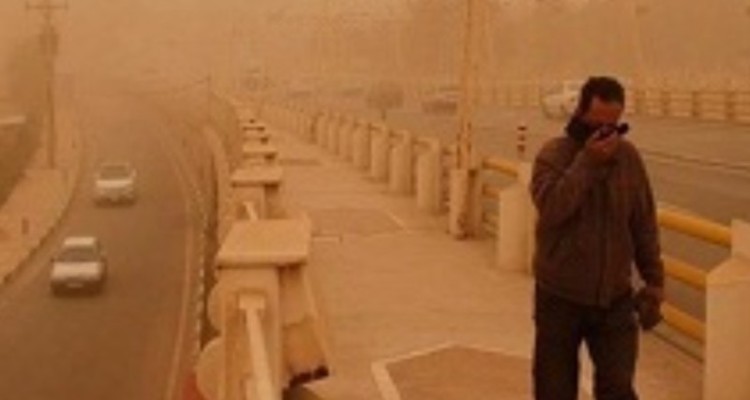 گرد و غبار مهران ۱۴ نفر را روانه بیمارستان کرد