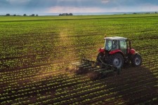 اجرای طرح افزایش بهره وری زراعت  شهرستان ملکشاهی توسط بنیاد علوی