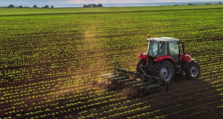 اجرای طرح افزایش بهره وری زراعت  شهرستان ملکشاهی توسط بنیاد علوی