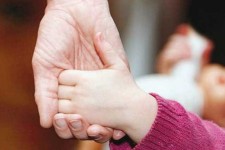 تحویل ۴۶ فرزند به خانواده های متقاضی فرزند خواندگی