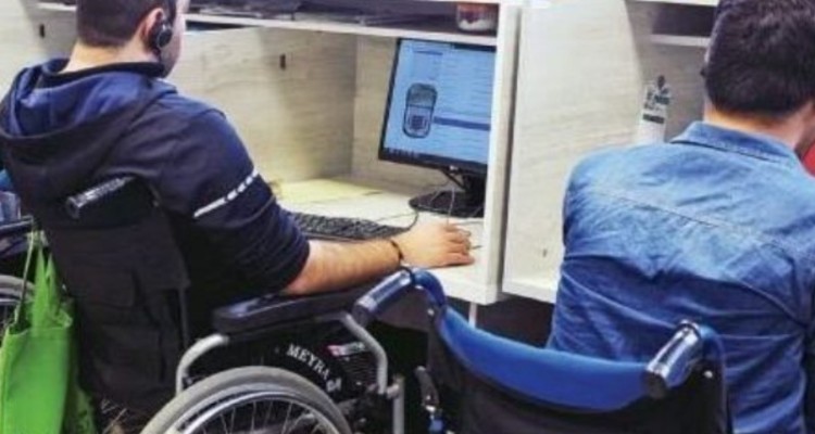 زمینه اشتغال معلولان در جامعه فراهم شود