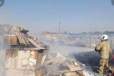 آتش سوزی بسته های کاشی و سرامیک  شهرستان مهران مهار شد