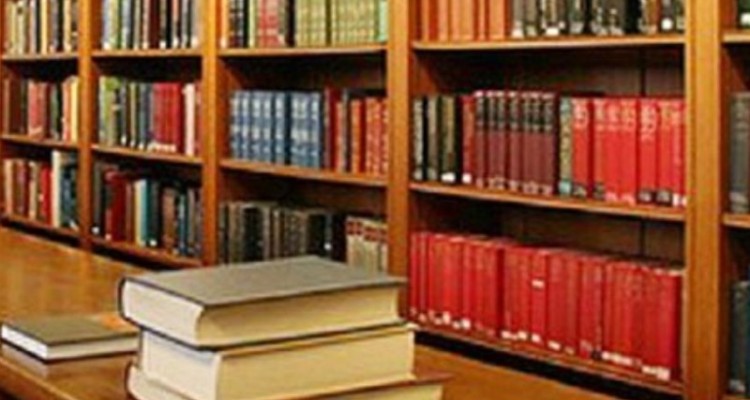 اهدا ۹۱۰ نسخه کتاب به کتابخانه عمومی شهرستان چوار