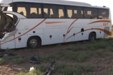 انحراف اتوبوس حامل زائران در جاده ایلام به مهران ۸ نفر مصدوم بر جای گذاشت
