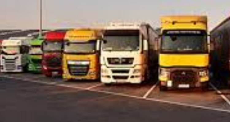 توزیع ۴۰ لیتر روغن ایرانول دولتی به کامیون داران