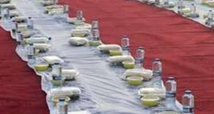 برپایی سفره اطعام غدیر در خیابان طالقانی ایلام