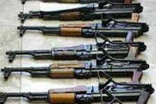 کشف ۳۲ قبضه سلاح جنگی کلاشینکف