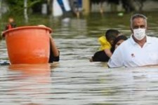 خسارت سیل به یک دهنه پل در دهلران