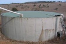 جا نمایی منبع آب ۲۰۰ هزار لیتری در روستای مراد آباد دره شهر