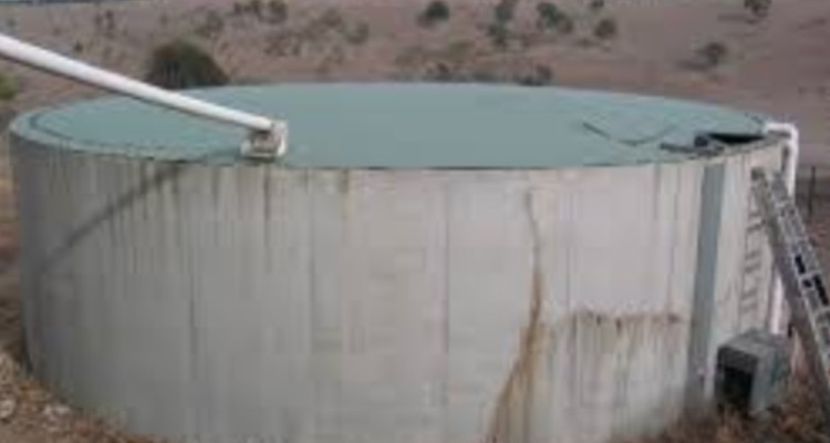 جا نمایی منبع آب ۲۰۰ هزار لیتری در روستای مراد آباد دره شهر