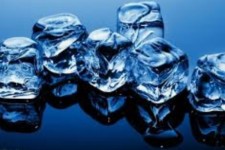 توزیع روزانه ۱۰ تن یخ بین موکب ها توسط ستاد اجرایی فرمان حضرت امام (ره) ایلام