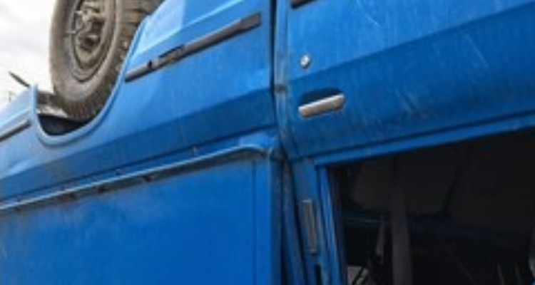 مصدومیت ۱۰ نفر با واژگونی وانت نیسان در بدره