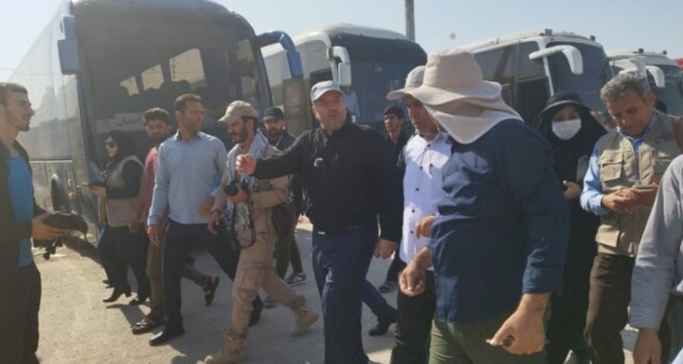 در مرز مهران کمبود اتوبوس نداریم