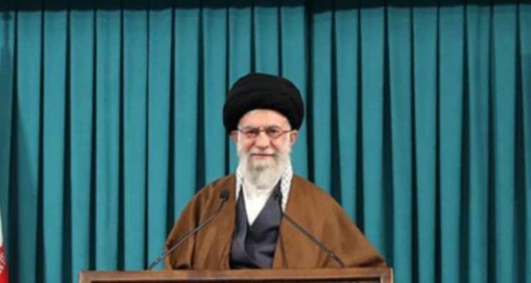 رهبر انقلاب سال ۱۴۰۲ را با عنوان سال «مهار تورم و رشد تولید» نام‌گذاری کردند