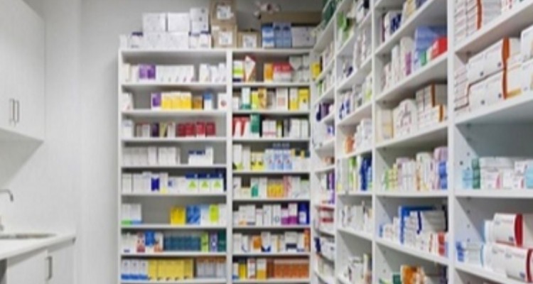 بیش از ۱۵۰ قلم دارو به زائران ارائه می‌شود