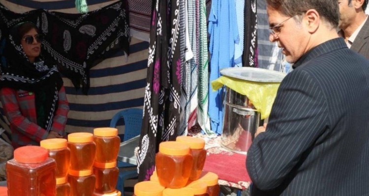 برپایی نمایشگاه تولیدات و صنایع دستی مددجویان چرداول در ایام اربعین