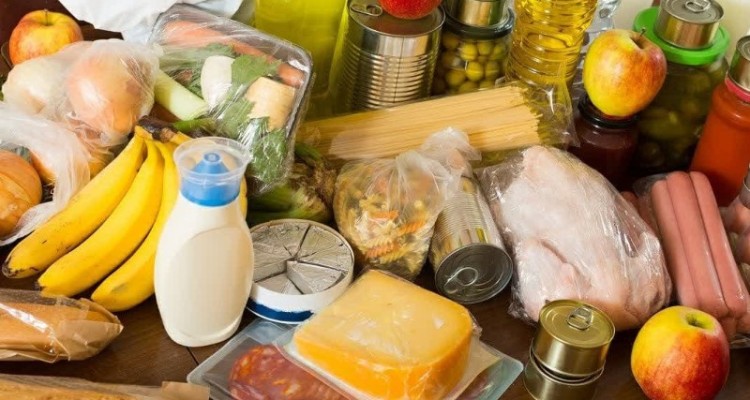 حمایت های تغذیه ای کمیته امداد ایلام از یک هزار مادر باردار و شیرده