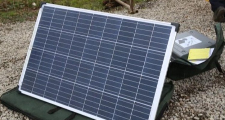 ۲۰ دستگاه پنل خورشیدی قابل حمل به عشایر مهران واگذار شد