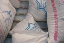 جمع آوری نمک غیراستاندارد با نام تجاری «کریستاله» از نانوایی‌های شهرستان مهران