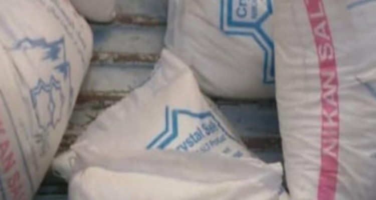 جمع آوری نمک غیراستاندارد با نام تجاری «کریستاله» از نانوایی‌های شهرستان مهران