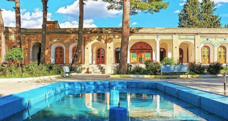 برپایی غرفه های صنایع دستی در محل قلعه والی شهر ایلام