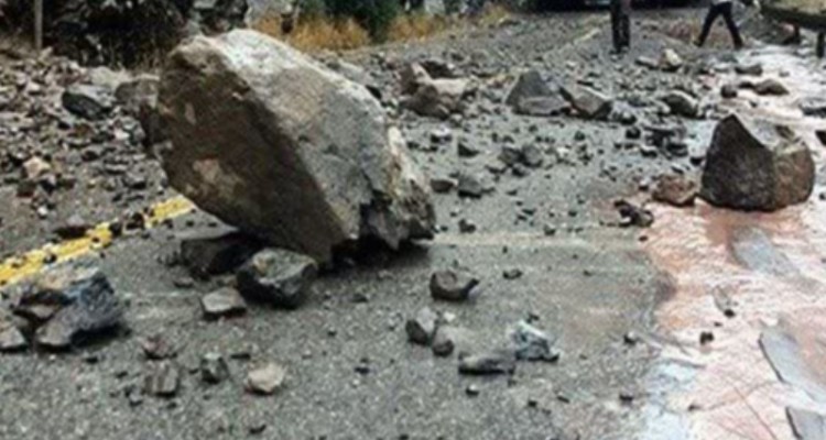 انجام ریزش برداری در 50 مقطع از محورهای مواصلاتی ایلام