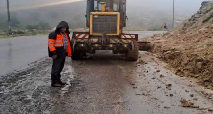 56 مقطع از محورهای مواصلاتی ایلام ریزش برداری شد