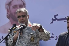 پوتین های شهید فیضی زاده پای اسیر عراقی