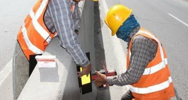 ایمن سازی 7 نقطه حادثه ساز جاده ای توسط راهداری ایلام