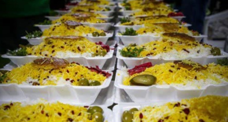 شرکت گاز ایلام 200 هزار پرس غذا و آب بین زائران توزیع کرد