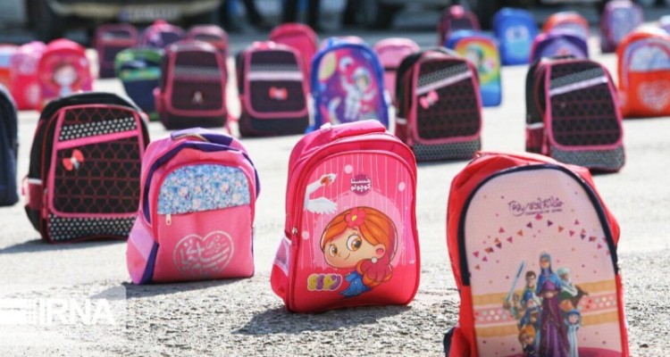 توزیع یک هزار بسته کیف و نوشت افزار در بین دانش آموزان کم بضاعت توسط پتروشیمی ایلام