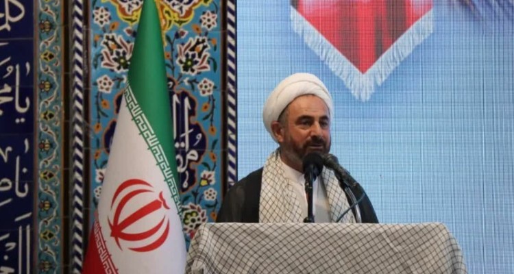 امام جمعه ایلام: نگاه مسئولان به منصب ها مادی نباشد