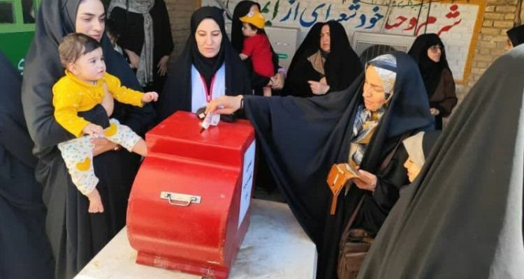 جمع آوری بیش از 4 میلیارد ریال کمک های مردمی برای غزه و لبنان توسط هلال احمر ایلام