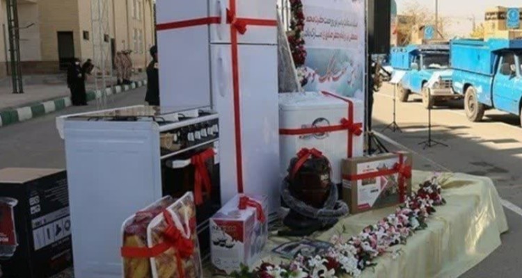 400 سری جهیزیه به زوج های نیازمند ایلامی اهدا شد