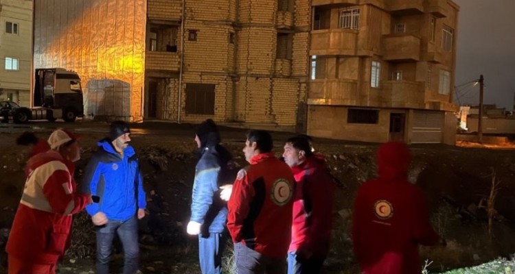 تلاش آتش نشانان برای یافتن دختر بچه 6 ساله ایلامی گرفتار در سیلاب ادامه دارد