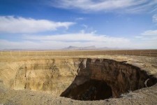 از افسانه تا واقعیت؛ فرونشست زمین در مهران/ مهران دهان باز می کند