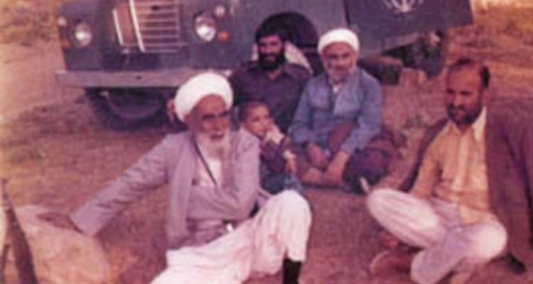 روایت عالمی که در هر جا دفن شود عذاب از آن قبرستان دور می شود