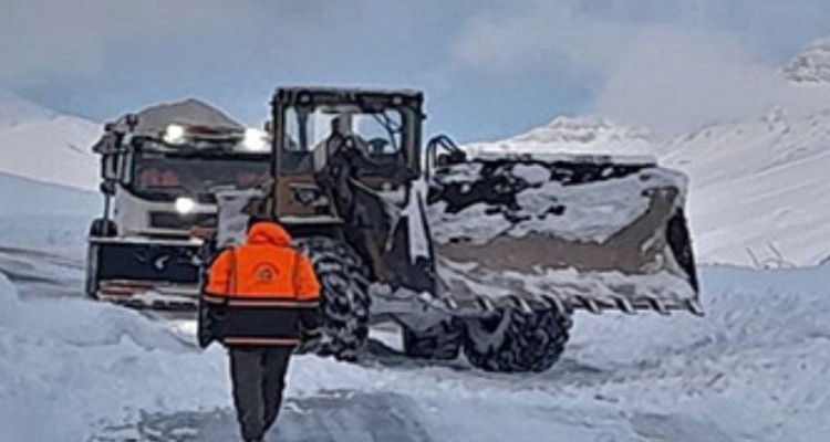 استقرار 220 دستگاه ماشین آلات جهت اجرای طرح راهداری زمستانی در جاده های ایلام